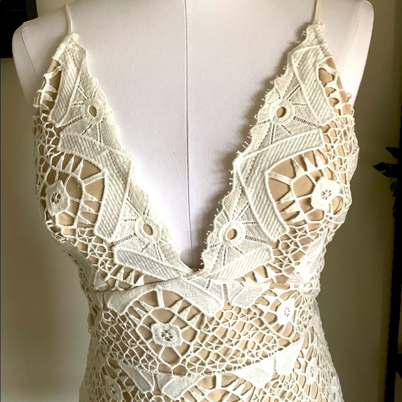 Beautiful White Crochet Lace Dress - Picture 2 of 15